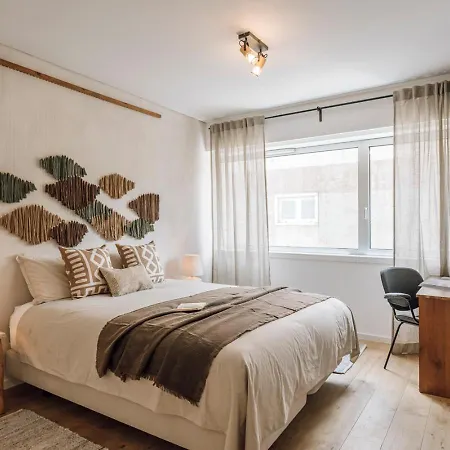 Efe - 3 Bedrooms In Lapa *